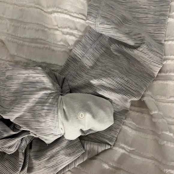 Lululemon Wunder Under 25” Leggings - Picture 3 of 5